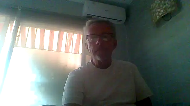 Snapshot of tuggy59 chatting on November 8, 7:12 am tuggy59 online show from November 8, 7:12 am