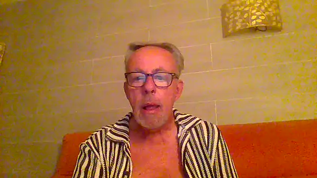 Snapshot of tuggy59 chatting on July 9, 4:13 am tuggy59 online show from July 9, 4:13 am