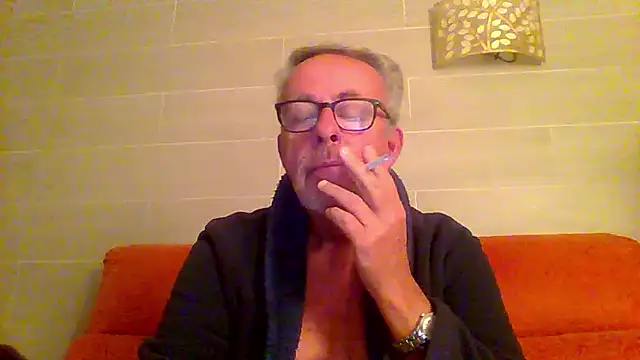 Snapshot of tuggy59 chatting on December 14, 4:29 am tuggy59 online show from December 14, 4:29 am