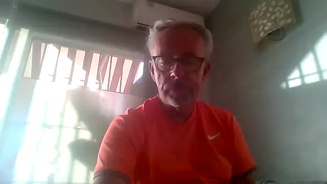 Snapshot of tuggy59 chatting on October 30, 7:28 am tuggy59 online show from October 30, 7:28 am