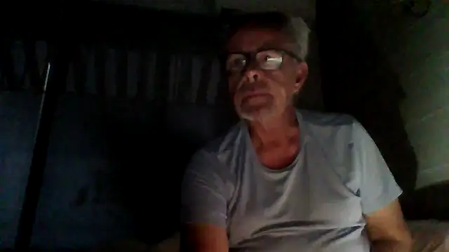 Snapshot of tuggy59 chatting on November 13, 6:39 am tuggy59 online show from November 13, 6:39 am