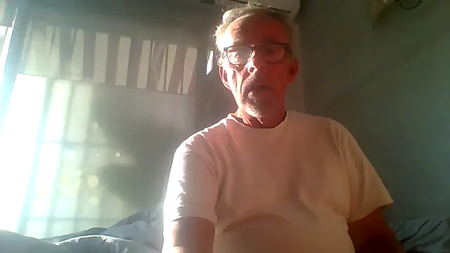 Snapshot of tuggy59 chatting on November 2, 7:46 am tuggy59 online show from November 2, 7:46 am