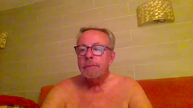 Snapshot of tuggy59 chatting on June 12, 3:48 am tuggy59 online show from June 12, 3:48 am