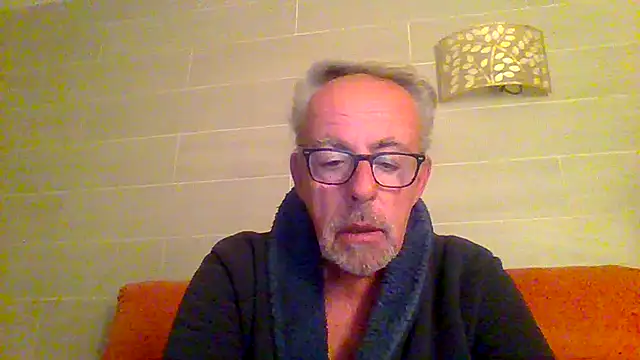 Snapshot of tuggy59 chatting on December 16, 6:17 am tuggy59 online show from December 16, 6:17 am