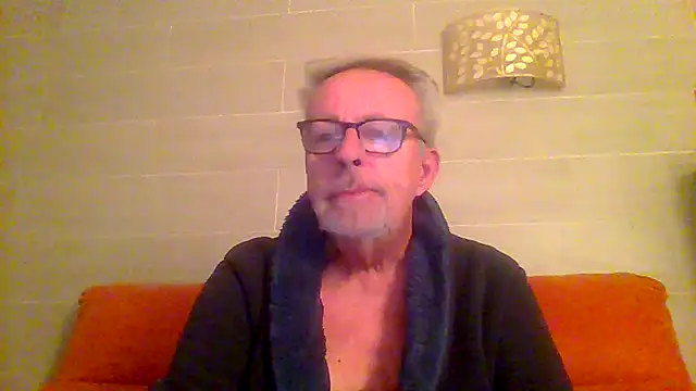 Snapshot of tuggy59 chatting on February 7, 4:42 am tuggy59 online show from February 7, 4:42 am