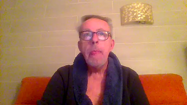 Snapshot of tuggy59 chatting on February 15, 5:41 am tuggy59 online show from February 15, 5:41 am