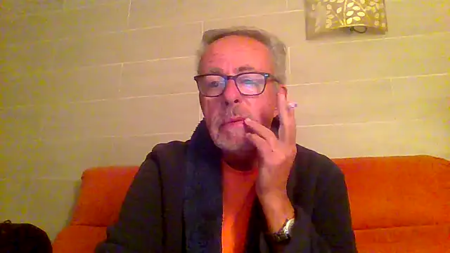 Snapshot of tuggy59 chatting on December 3, 5:30 am tuggy59 online show from December 3, 5:30 am