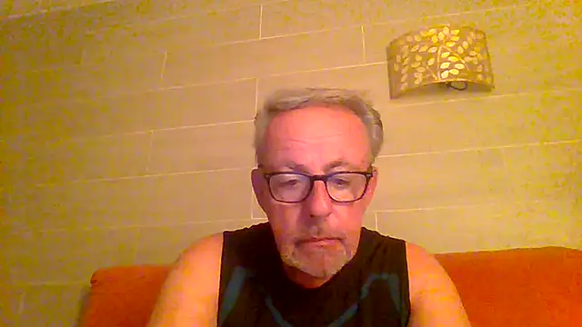 Snapshot of tuggy59 chatting on June 28, 4:19 am tuggy59 online show from June 28, 4:19 am