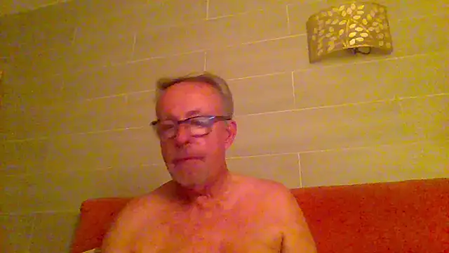 Snapshot of tuggy59 chatting on June 11, 3:47 am tuggy59 online show from June 11, 3:47 am