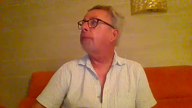 Snapshot of tuggy59 chatting on July 5, 4:41 am tuggy59 online show from July 5, 4:41 am
