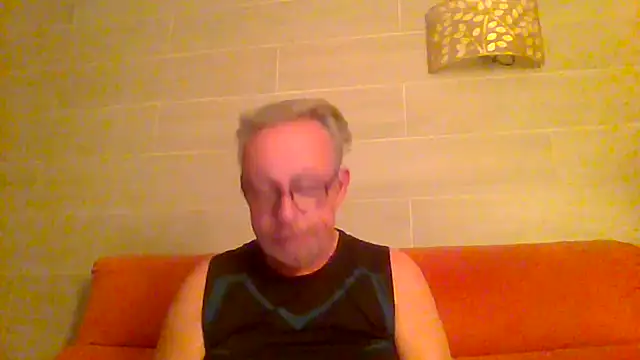 Snapshot of tuggy59 chatting on July 6, 4:19 am tuggy59 online show from July 6, 4:19 am