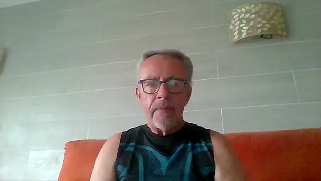 Snapshot of tuggy59 chatting on June 14, 5:41 am tuggy59 online show from June 14, 5:41 am
