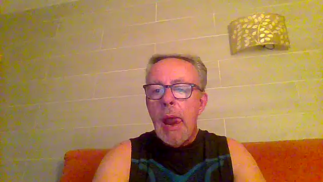 Snapshot of tuggy59 chatting on June 17, 4:45 am tuggy59 online show from June 17, 4:45 am
