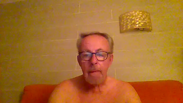 Snapshot of tuggy59 chatting on July 1, 3:18 am tuggy59 online show from July 1, 3:18 am