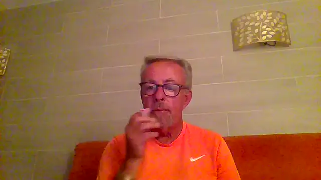 Snapshot of tuggy59 chatting on November 30, 5:30 am tuggy59 online show from November 30, 5:30 am