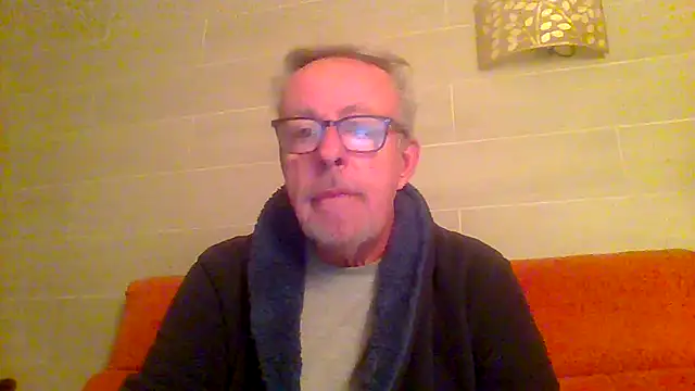 Snapshot of tuggy59 chatting on February 4, 5:46 am tuggy59 online show from February 4, 5:46 am