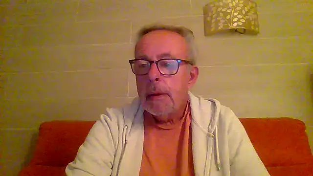 Snapshot of tuggy59 chatting on January 13, 6:06 am tuggy59 online show from January 13, 6:06 am