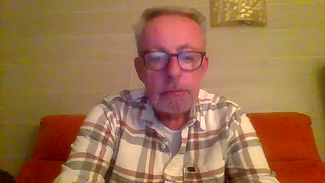 Snapshot of tuggy59 chatting on February 10, 5:39 am tuggy59 online show from February 10, 5:39 am