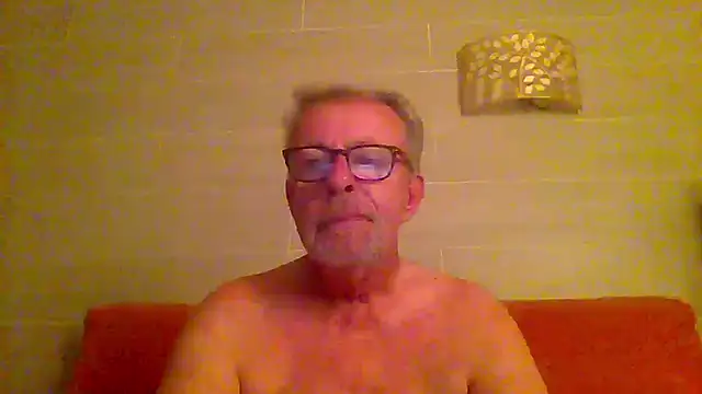 Snapshot of tuggy59 chatting on June 7, 4:39 am tuggy59 online show from June 7, 4:39 am