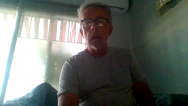 Snapshot of tuggy59 chatting on November 12, 7:12 am tuggy59 online show from November 12, 7:12 am