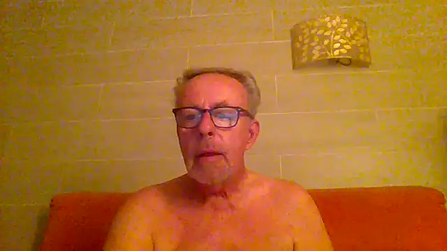 Snapshot of tuggy59 chatting on July 18, 4:10 am tuggy59 online show from July 18, 4:10 am