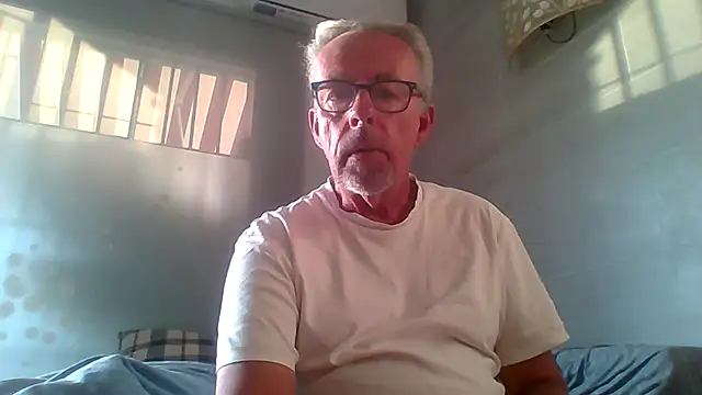 Snapshot of tuggy59 chatting on November 9, 7:23 am tuggy59 online show from November 9, 7:23 am