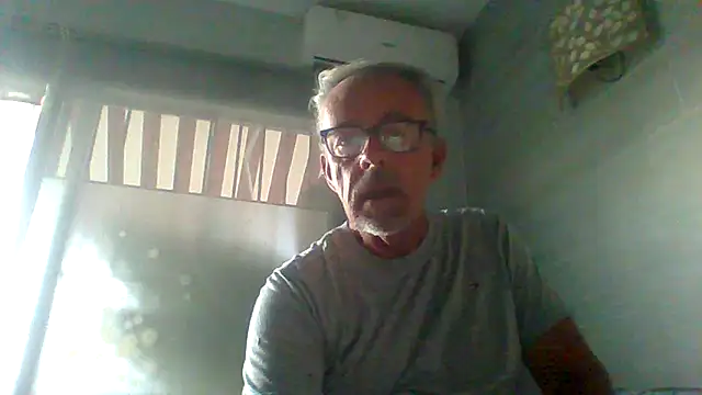 Snapshot of tuggy59 chatting on November 10, 6:51 am tuggy59 online show from November 10, 6:51 am