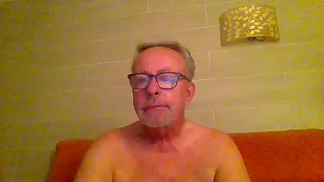 Snapshot of tuggy59 chatting on June 9, 3:29 am tuggy59 online show from June 9, 3:29 am