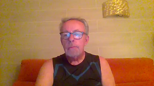 Snapshot of tuggy59 chatting on June 21, 3:56 am tuggy59 online show from June 21, 3:56 am