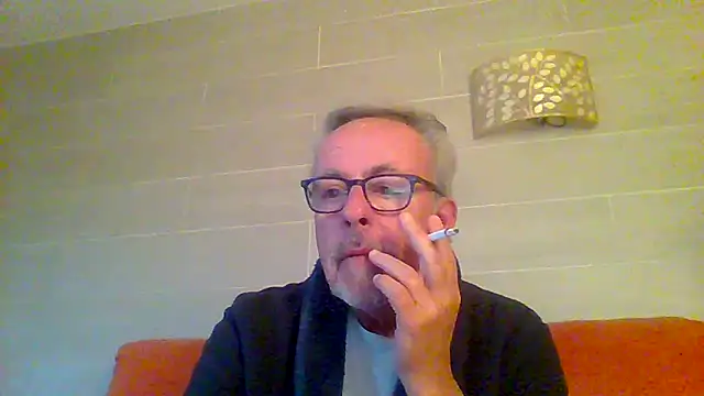 Snapshot of tuggy59 chatting on January 6, 7:23 am tuggy59 online show from January 6, 7:23 am