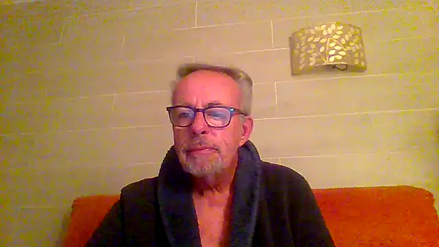 Snapshot of tuggy59 chatting on December 15, 4:29 am tuggy59 online show from December 15, 4:29 am