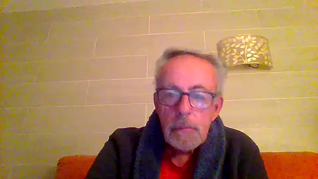 Snapshot of tuggy59 chatting on December 18, 5:56 am tuggy59 online show from December 18, 5:56 am