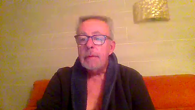 Snapshot of tuggy59 chatting on February 23, 5:09 am tuggy59 online show from February 23, 5:09 am