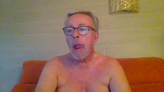 Snapshot of tuggy59 chatting on June 25, 5:12 am tuggy59 online show from June 25, 5:12 am