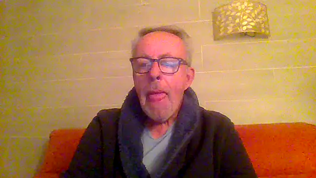 Snapshot of tuggy59 chatting on February 20, 5:37 am tuggy59 online show from February 20, 5:37 am