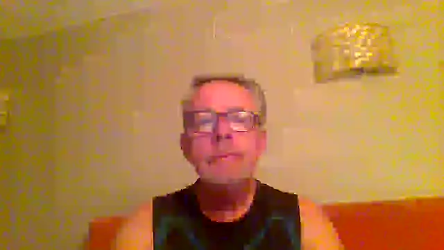 Snapshot of tuggy59 chatting on June 16, 3:39 am tuggy59 online show from June 16, 3:39 am