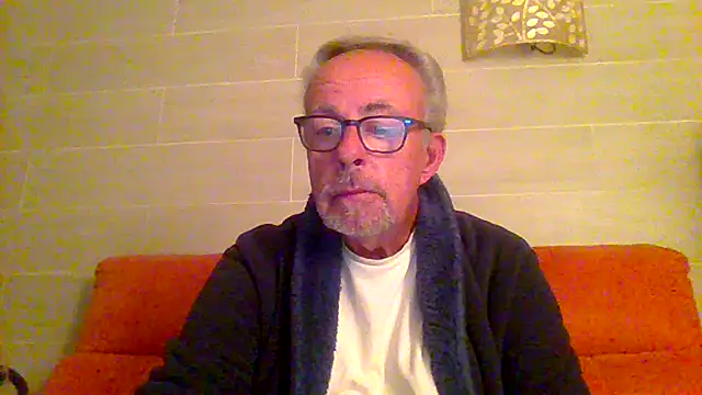 Snapshot of tuggy59 chatting on December 5, 2:43 am tuggy59 online show from December 5, 2:43 am