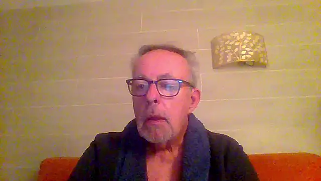 Snapshot of tuggy59 chatting on February 14, 6:13 am tuggy59 online show from February 14, 6:13 am