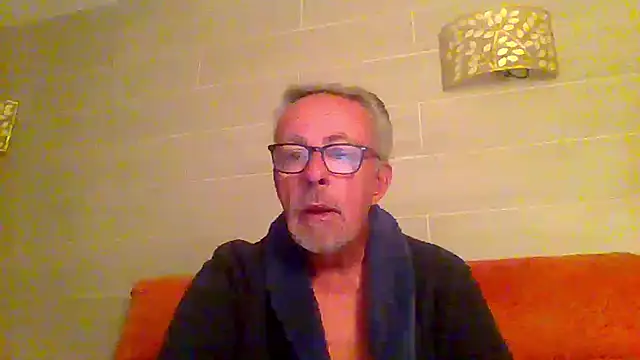 Snapshot of tuggy59 chatting on November 28, 3:07 am tuggy59 online show from November 28, 3:07 am