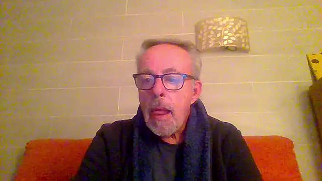 Snapshot of tuggy59 chatting on January 17, 3:21 am tuggy59 online show from January 17, 3:21 am