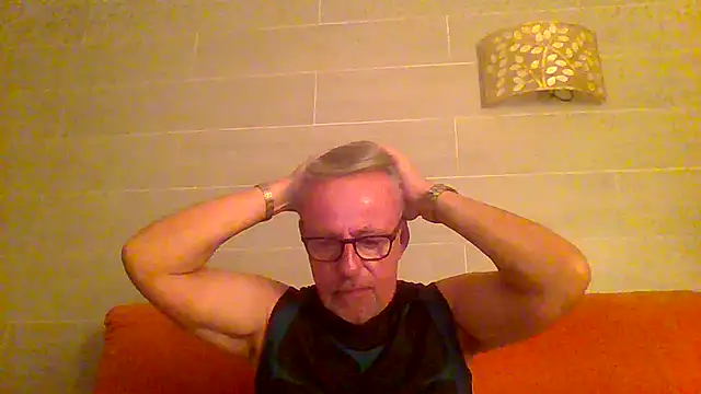 Snapshot of tuggy59 chatting on July 17, 3:15 am tuggy59 online show from July 17, 3:15 am