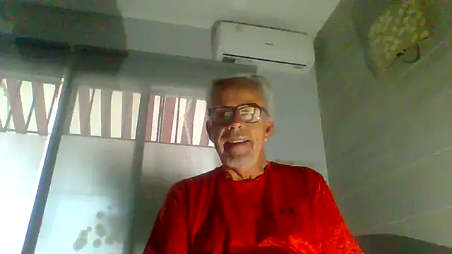 Snapshot of tuggy59 chatting on November 22, 7:18 am tuggy59 online show from November 22, 7:18 am