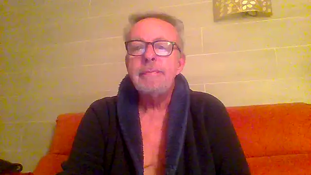 Snapshot of tuggy59 chatting on February 6, 5:36 am tuggy59 online show from February 6, 5:36 am