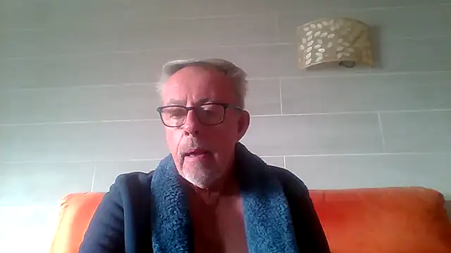 Snapshot of tuggy59 chatting on February 15, 8:46 am tuggy59 online show from February 15, 8:46 am