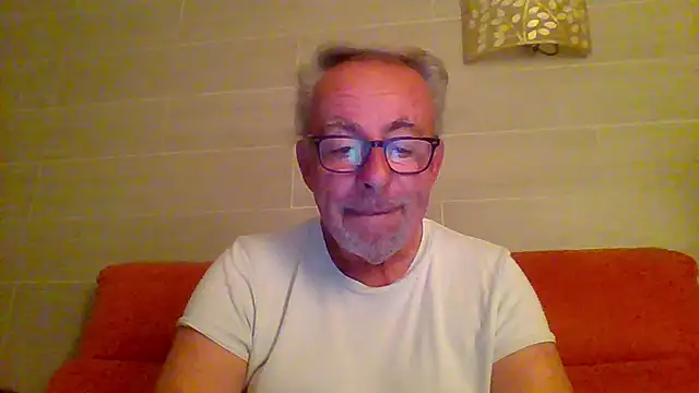 Snapshot of tuggy59 chatting on December 20, 6:16 am tuggy59 online show from December 20, 6:16 am