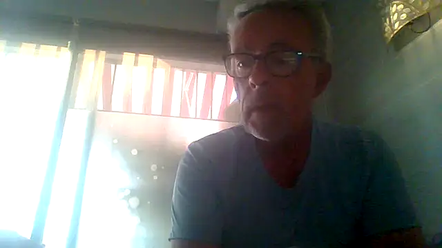 Snapshot of tuggy59 chatting on November 6, 7:12 am tuggy59 online show from November 6, 7:12 am