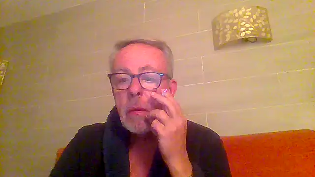 Snapshot of tuggy59 chatting on February 25, 6:13 am tuggy59 online show from February 25, 6:13 am