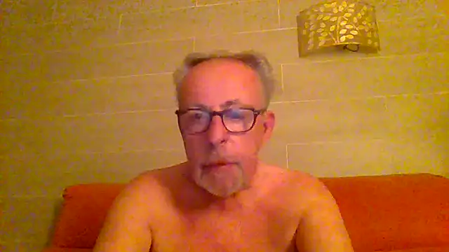 Snapshot of tuggy59 chatting on July 7, 3:53 am tuggy59 online show from July 7, 3:53 am