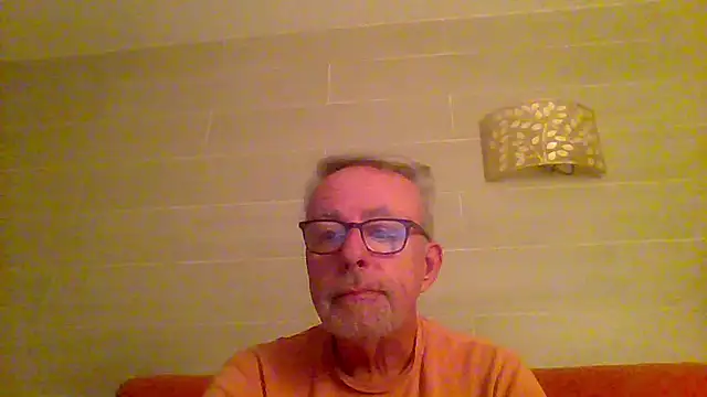 Snapshot of tuggy59 chatting on February 17, 6:22 am tuggy59 online show from February 17, 6:22 am