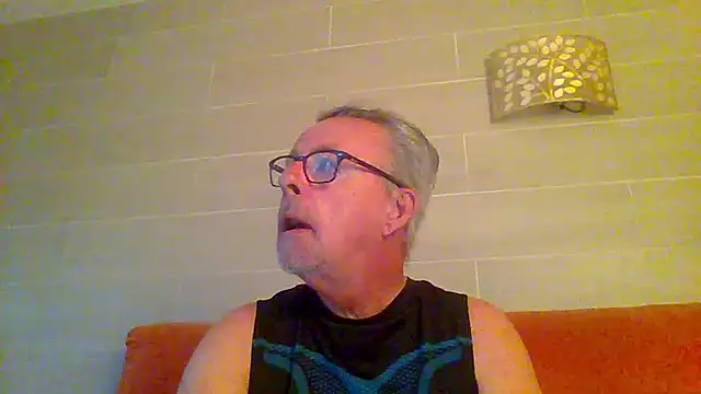 Snapshot of tuggy59 chatting on June 18, 5:06 am tuggy59 online show from June 18, 5:06 am